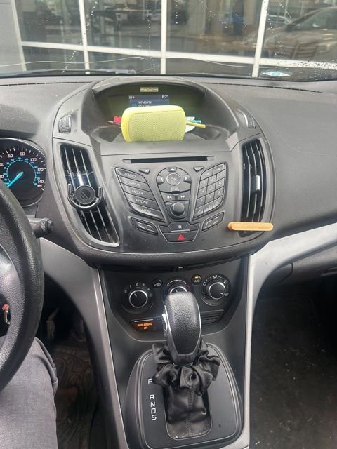 Used 2015 Ford Escape SE image 30