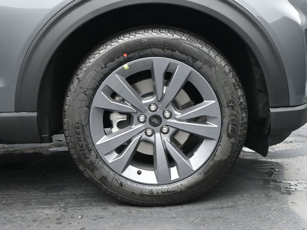 New 2026 Ford Explorer Active w/ Active Comfort Package image 32