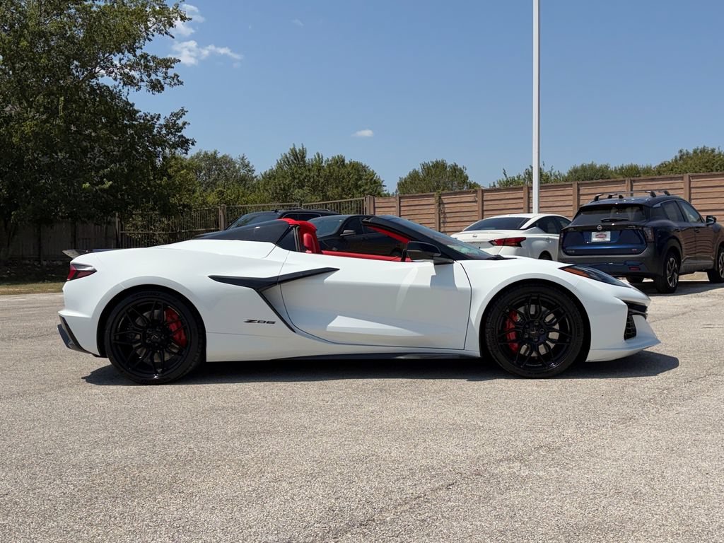 Used 2025 Chevrolet Corvette Z06 RWD image 4