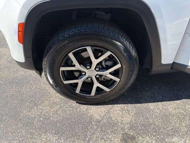 Used 2025 Jeep Grand Cherokee Limited image 18