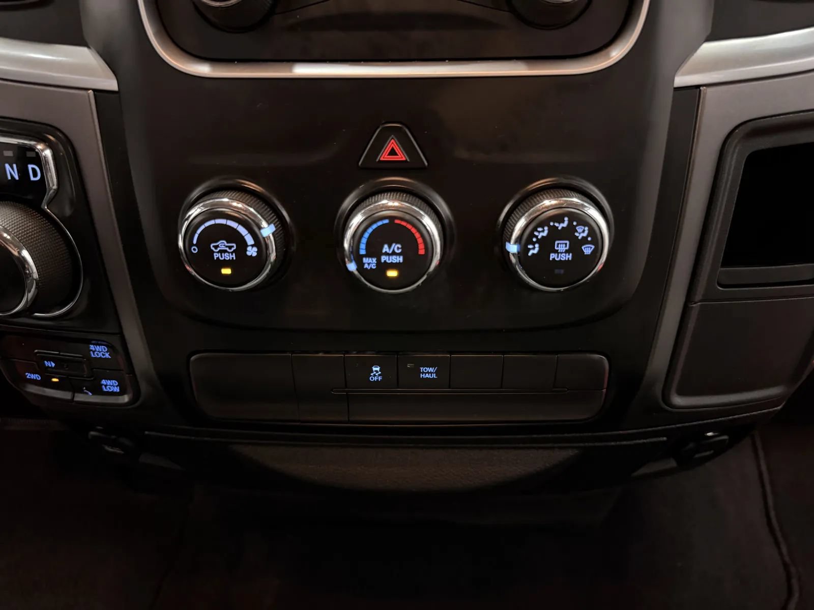 Used 2021 RAM 1500 Classic SLT AWD/4WD image 30
