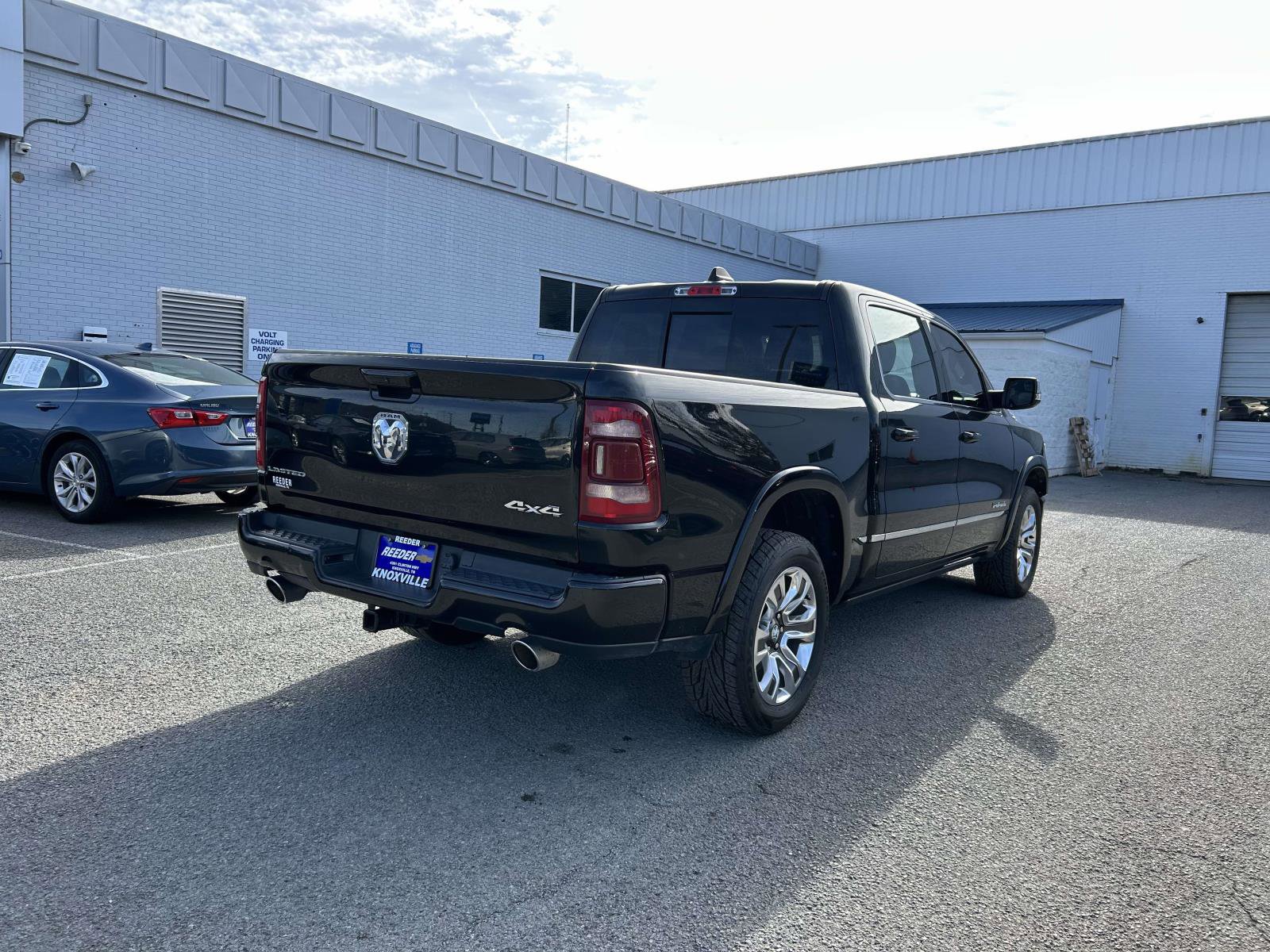 Used 2023 RAM 1500 Limited w/ Body Color Bumper Group image 3