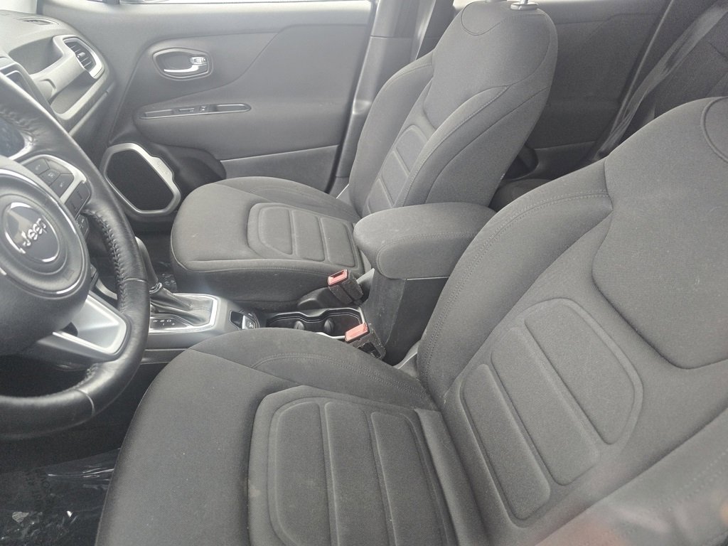 Used 2018 Jeep Renegade Latitude w/ Cold Weather Group image 11