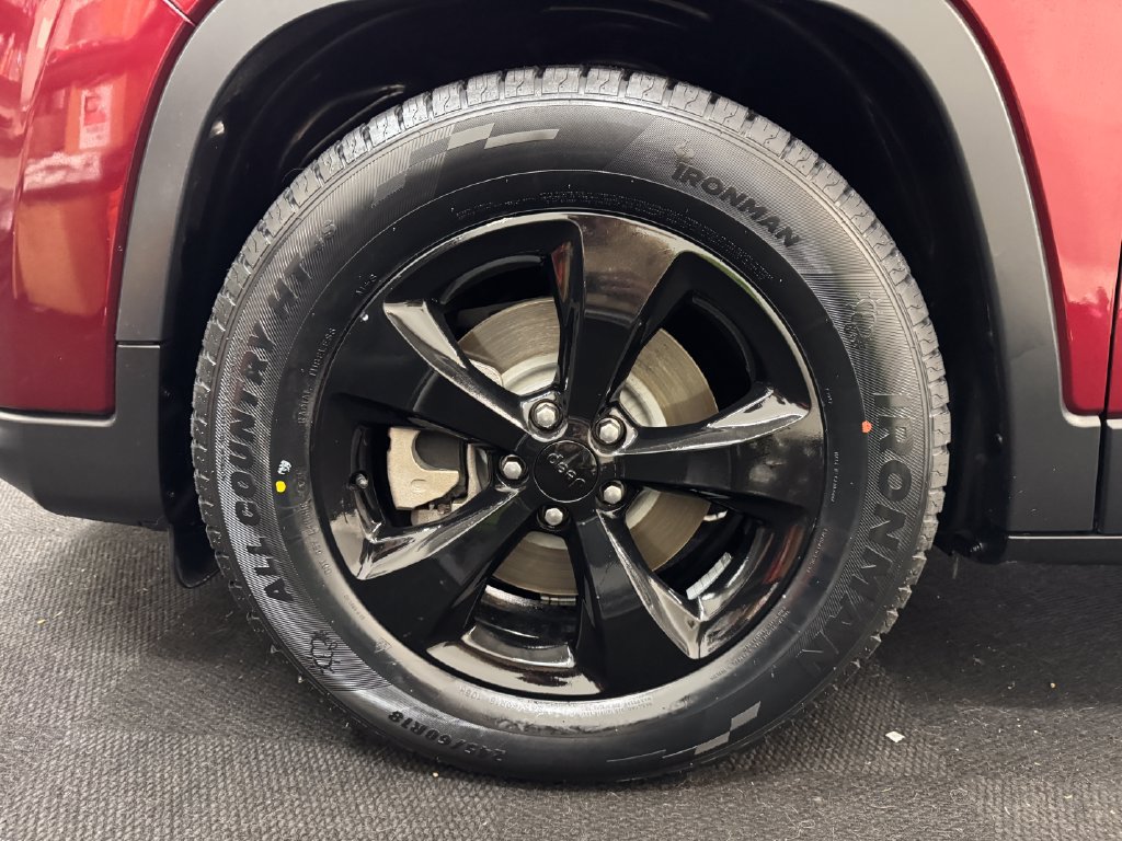 Used 2021 Jeep Cherokee Latitude Plus FWD image 12