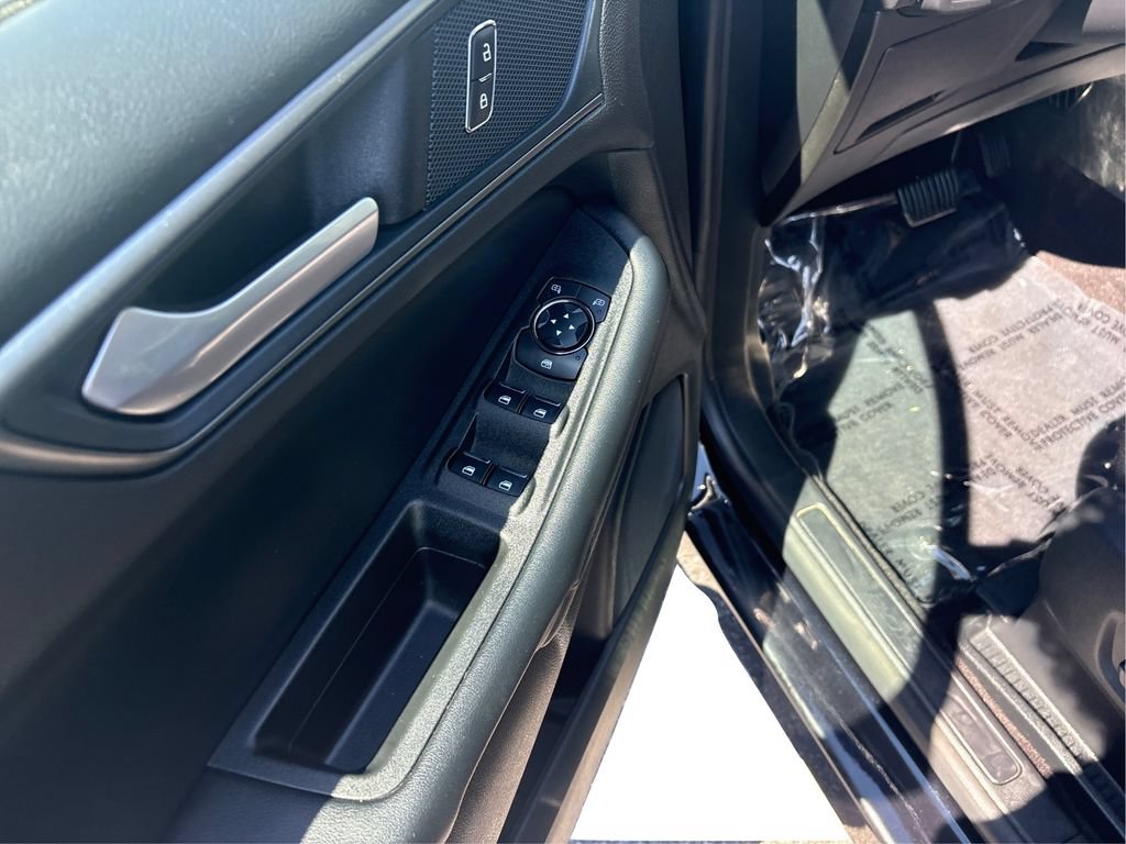 Used 2020 Ford Edge SE FWD image 37