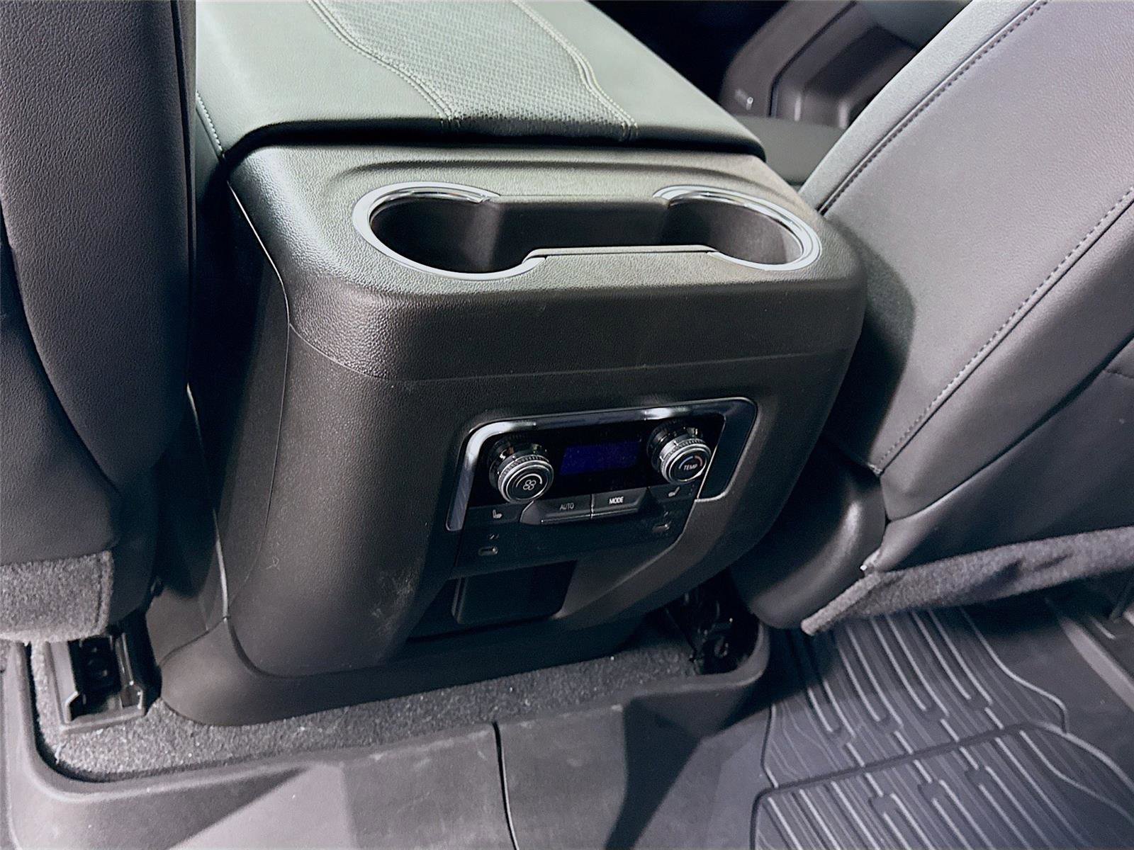 New 2026 GMC Yukon XL AT4 w/ AT4 Premium Package AWD/4WD image 20