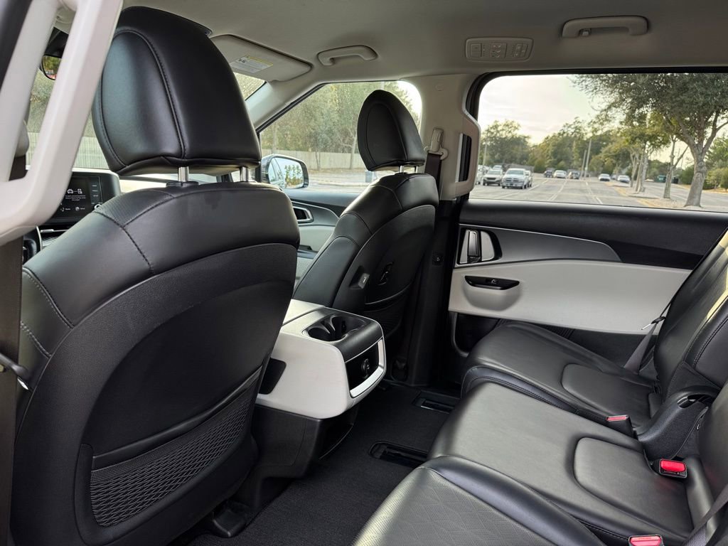 Used 2024 Kia Carnival LX image 18