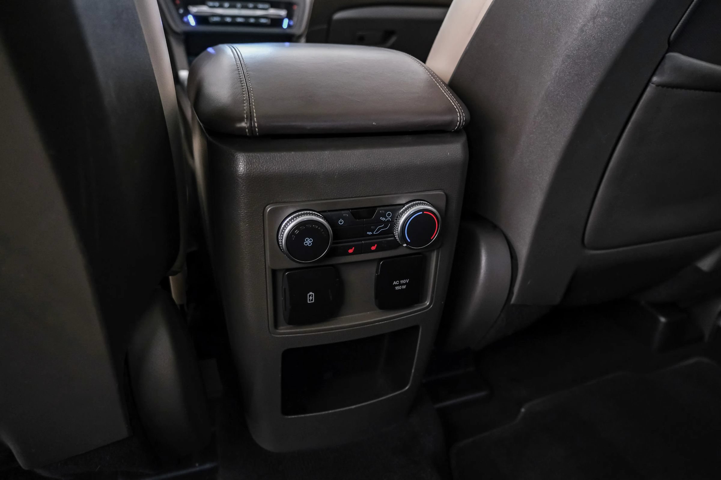 Used 2020 Ford Explorer Platinum w/ Premium Technology Package AWD/4WD image 38