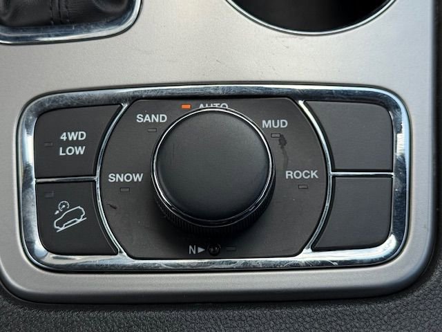 Used 2022 Jeep Grand Cherokee Laredo X image 23
