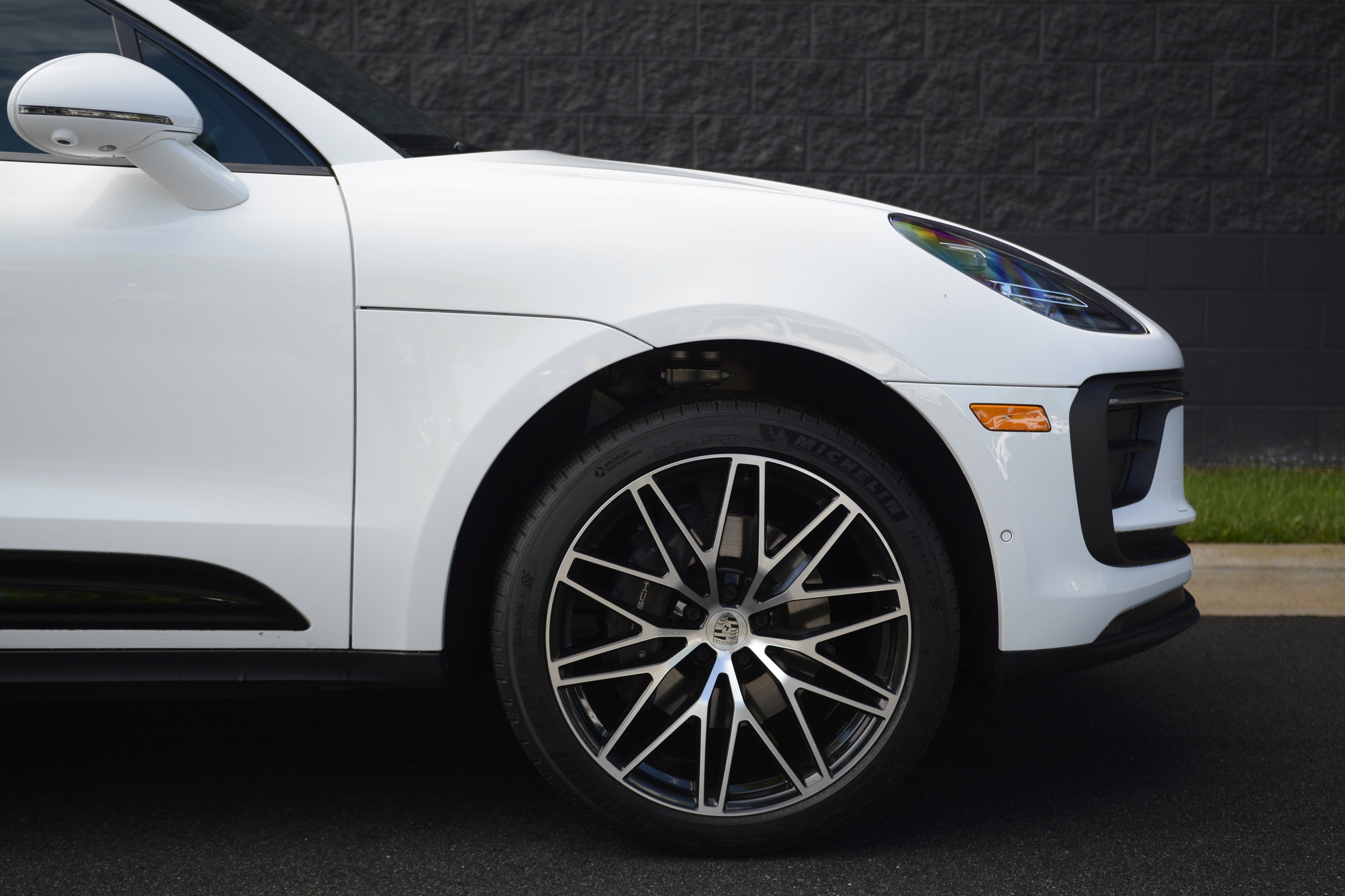 Certified 2026 Porsche Macan AWD/4WD image 10