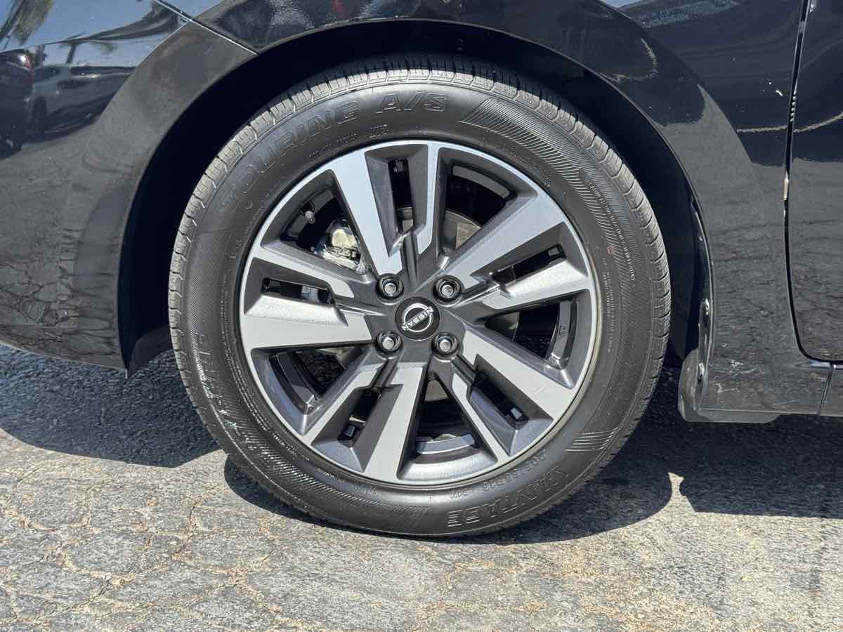 Used 2024 Nissan Versa SV FWD image 6