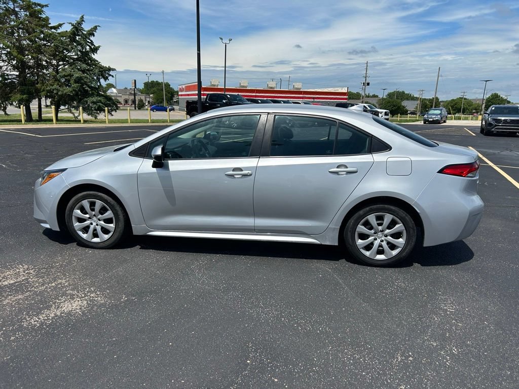 Used 2022 Toyota Corolla LE FWD image 6