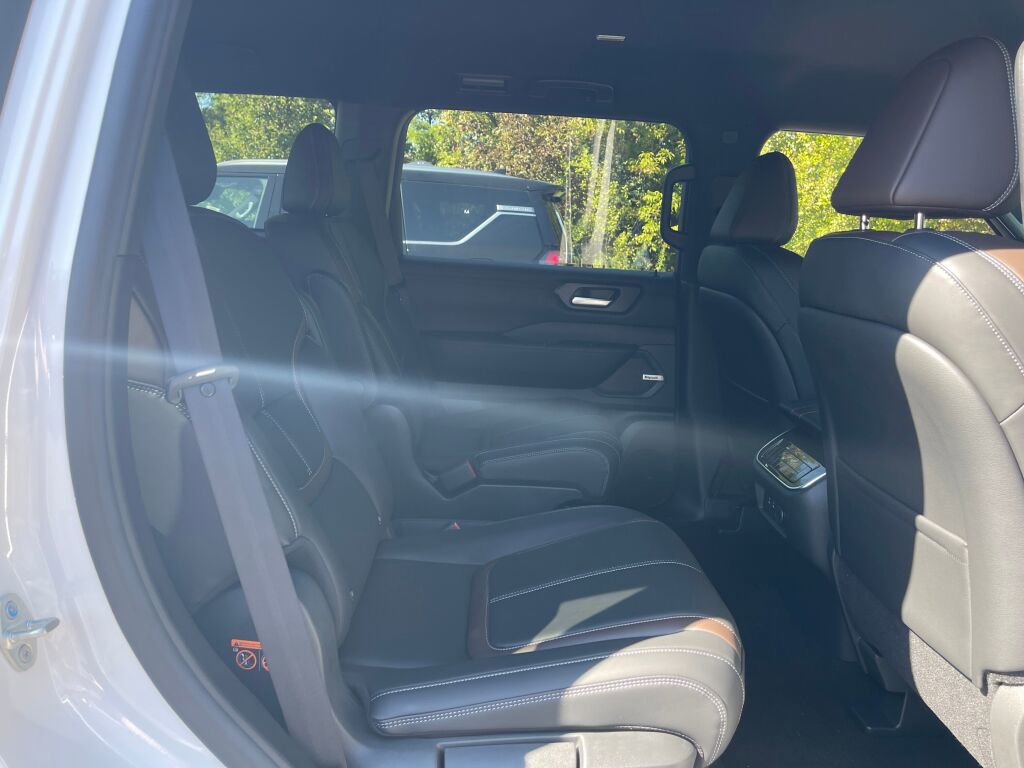 New 2026 Nissan Armada SL w/ Captain's Chari Seat Package image 17