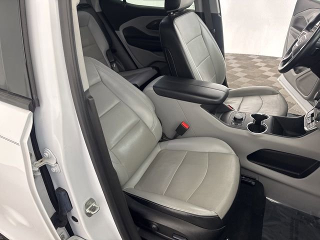 Used 2023 GMC Terrain SLT image 31