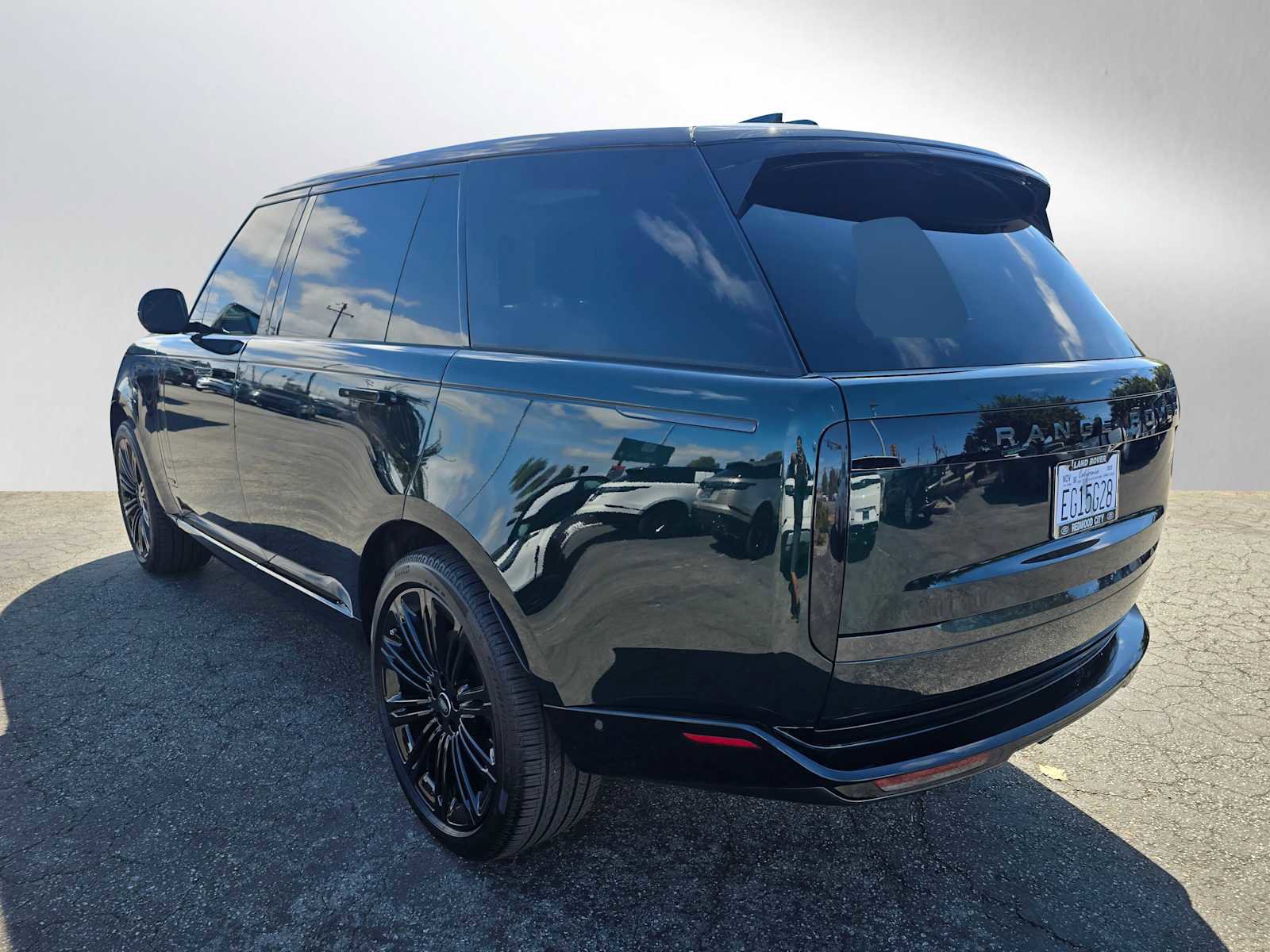 Used 2025 Land Rover Range Rover Long Wheelbase Autobiography image 5