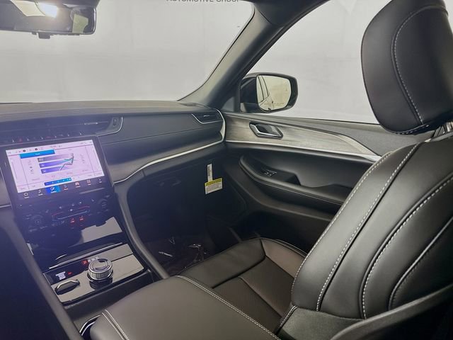 New 2025 Jeep Grand Cherokee L Limited image 24