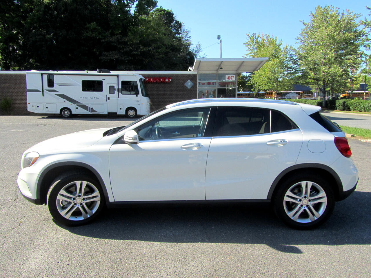 Used 2017 Mercedes-Benz GLA 250 4MATIC w/ Premium Package image 7