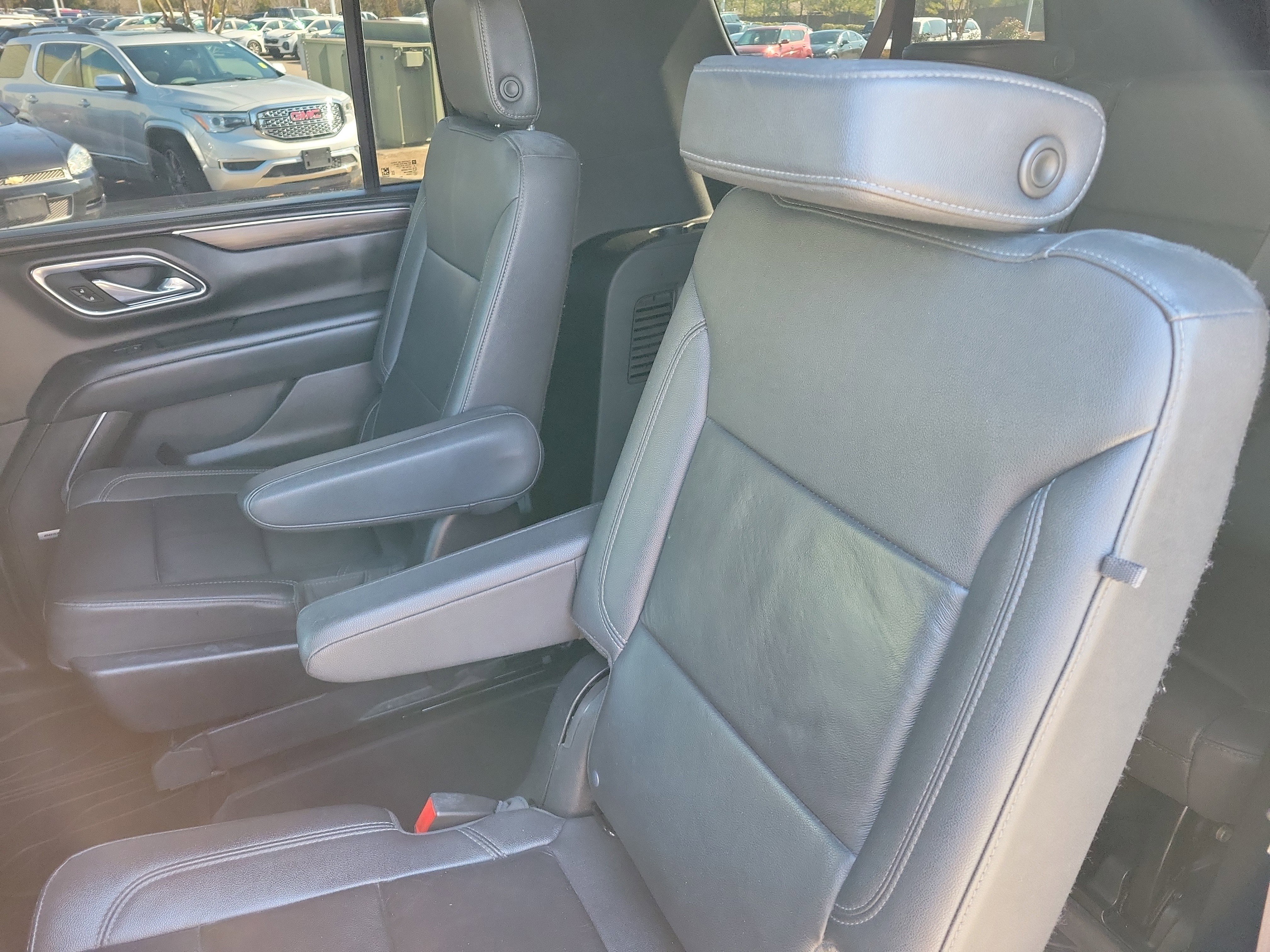 Used 2023 Chevrolet Suburban Z71 w/ Z71 Off-Road Package AWD/4WD image 7
