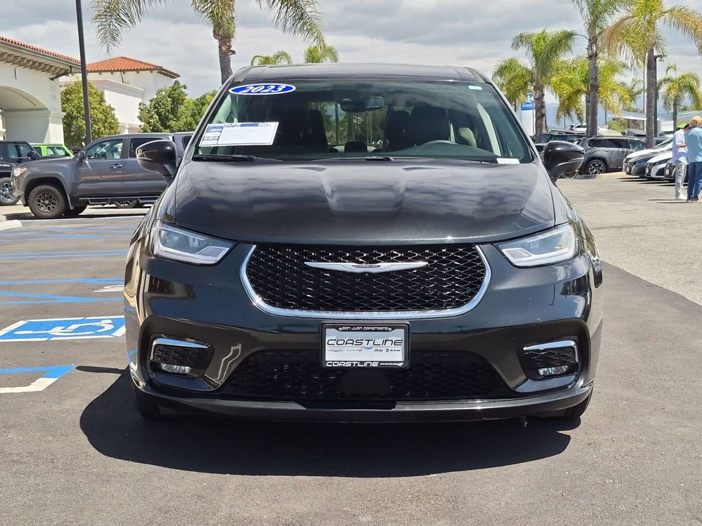 Certified 2023 Chrysler Pacifica Touring-L FWD image 2