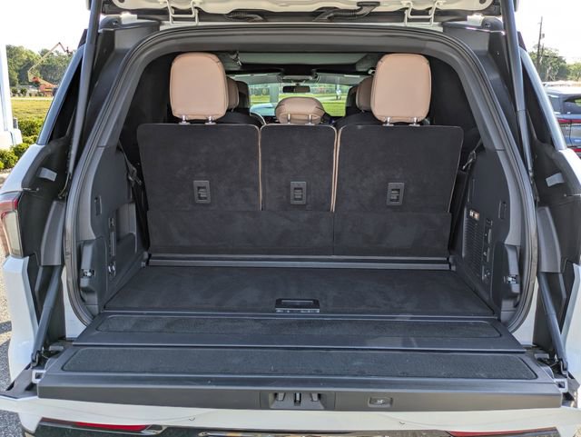 Certified 2025 Lincoln Navigator Black Label AWD/4WD image 13