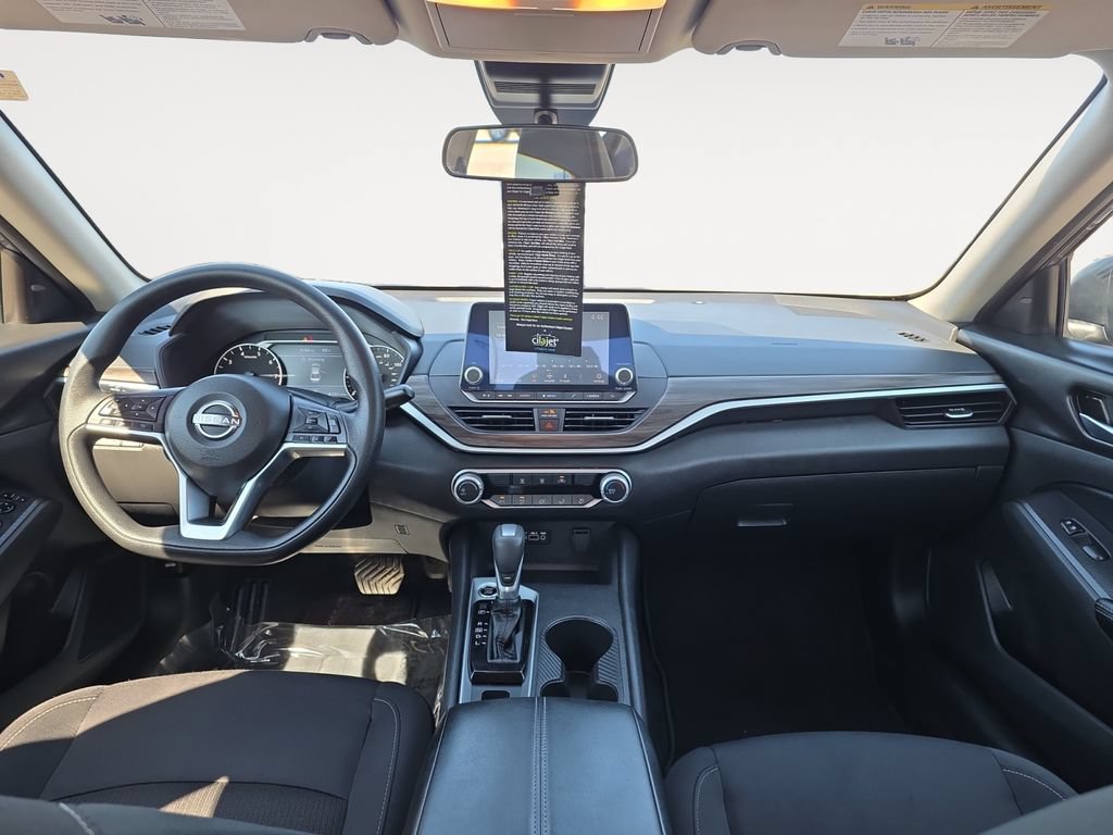 Used 2025 Nissan Altima 2.5 SV AWD/4WD image 13