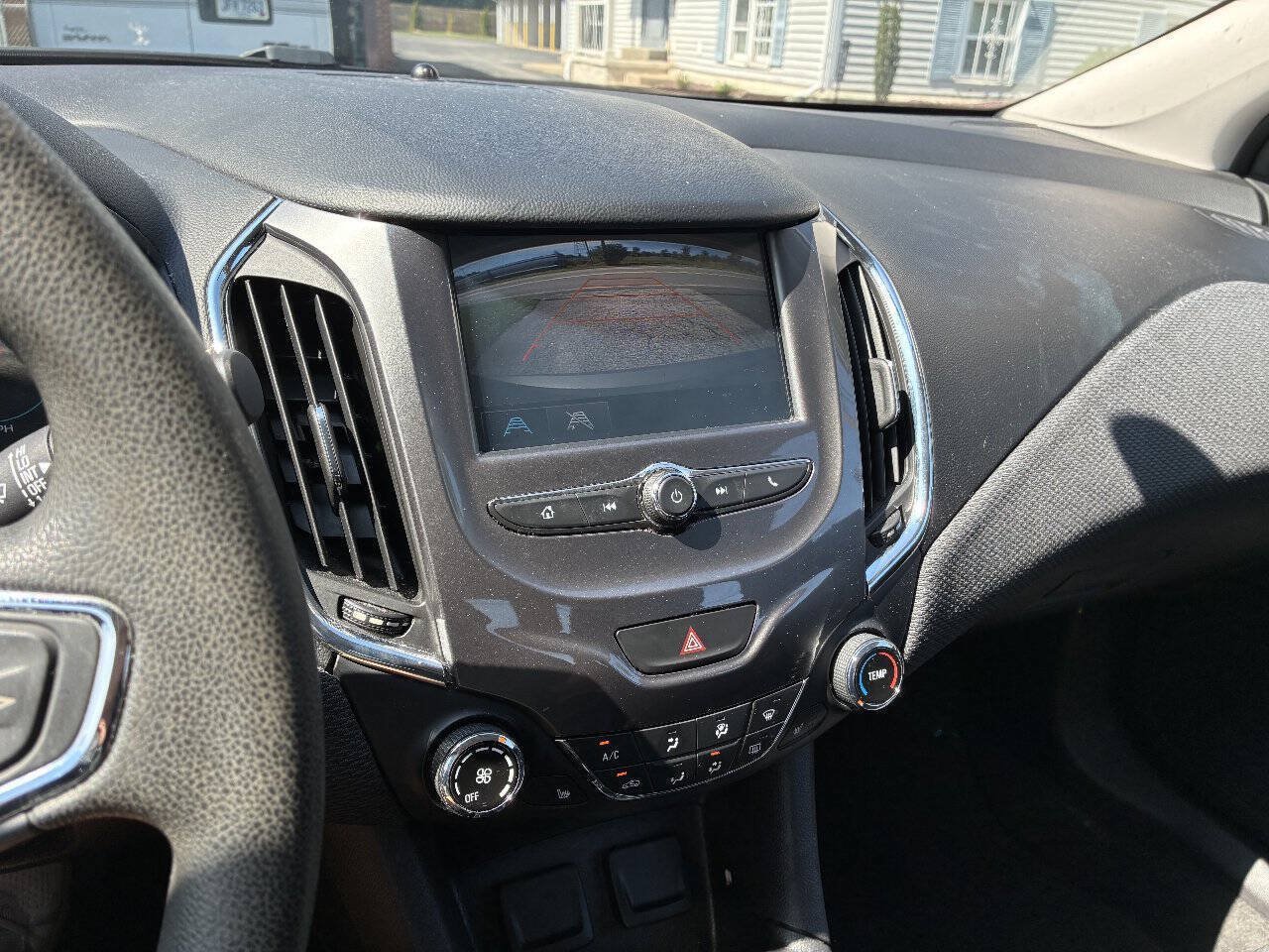 Used 2018 Chevrolet Cruze LT w/ Convenience Package FWD image 15