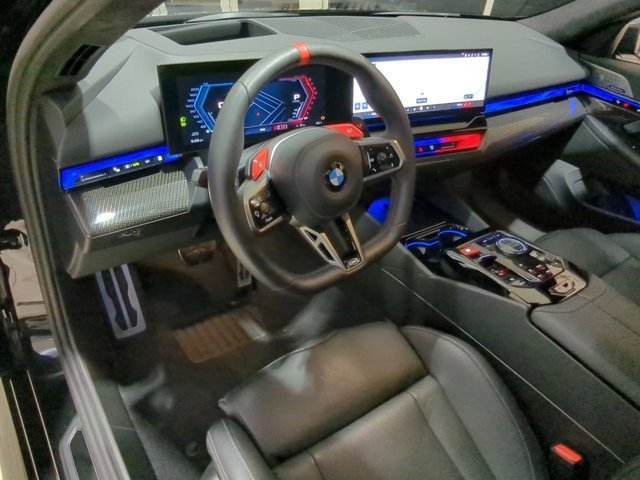 Used 2025 BMW M5 image 9