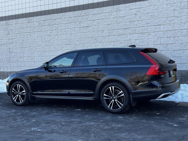 Used 2019 Volvo V90 T5 Cross Country w/ Protection Package Premier image 2