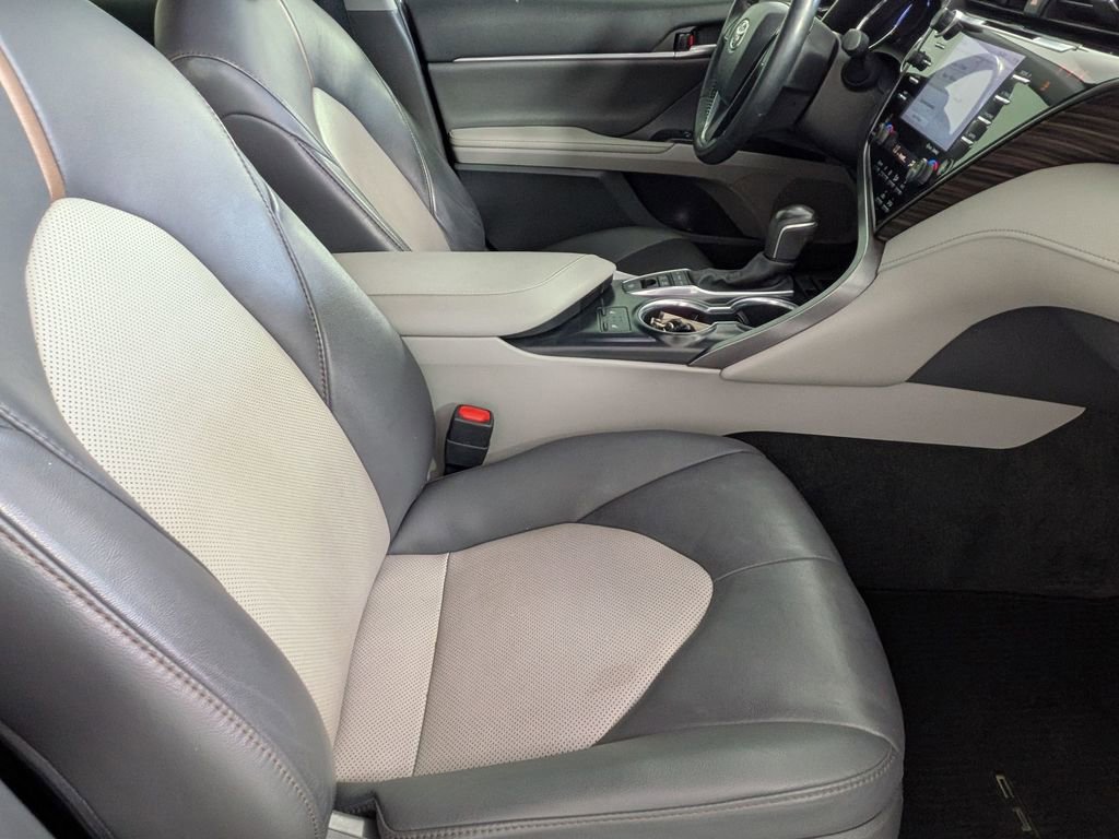 Used 2020 Toyota Camry XLE FWD image 28