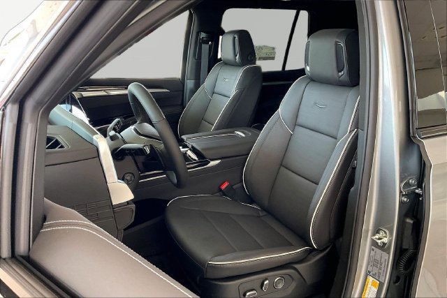 New 2026 Cadillac Escalade Sport w/ LPO, ONYX Package AWD/4WD image 9