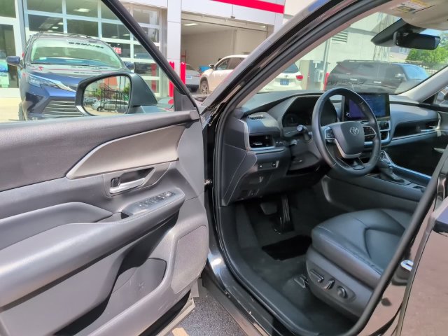 Used 2024 Toyota Grand Highlander AWD image 9