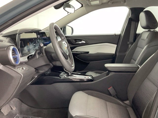 Used 2025 Chevrolet Trax LT FWD image 10