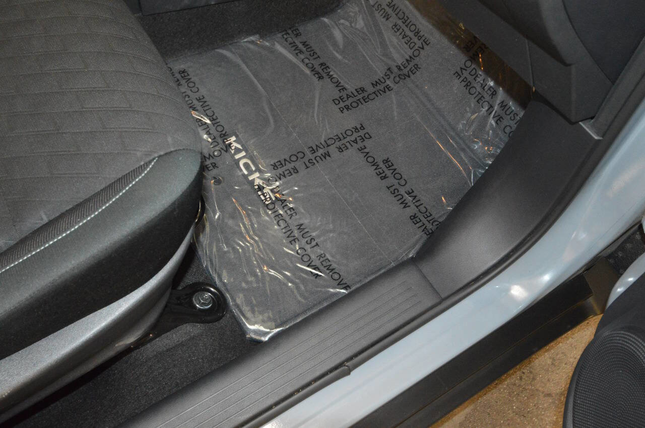 Used 2024 Nissan Kicks SV image 6