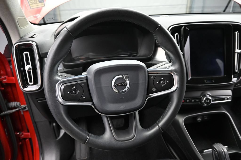 Used 2020 Volvo XC40 T5 Momentum w/ Protection Package Premier AWD/4WD image 12