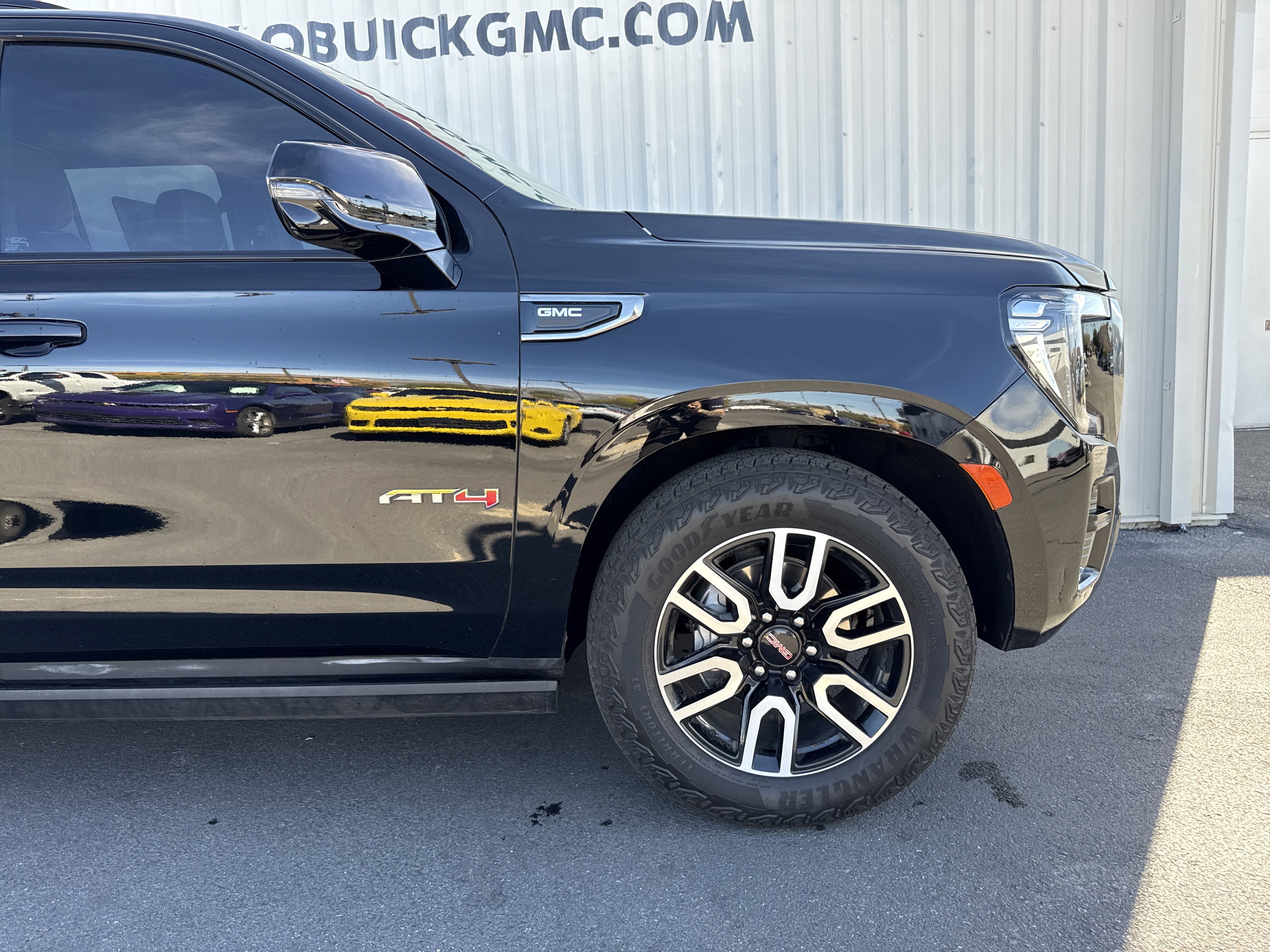 Used 2024 GMC Yukon AT4 w/ AT4 Premium Plus Package image 38