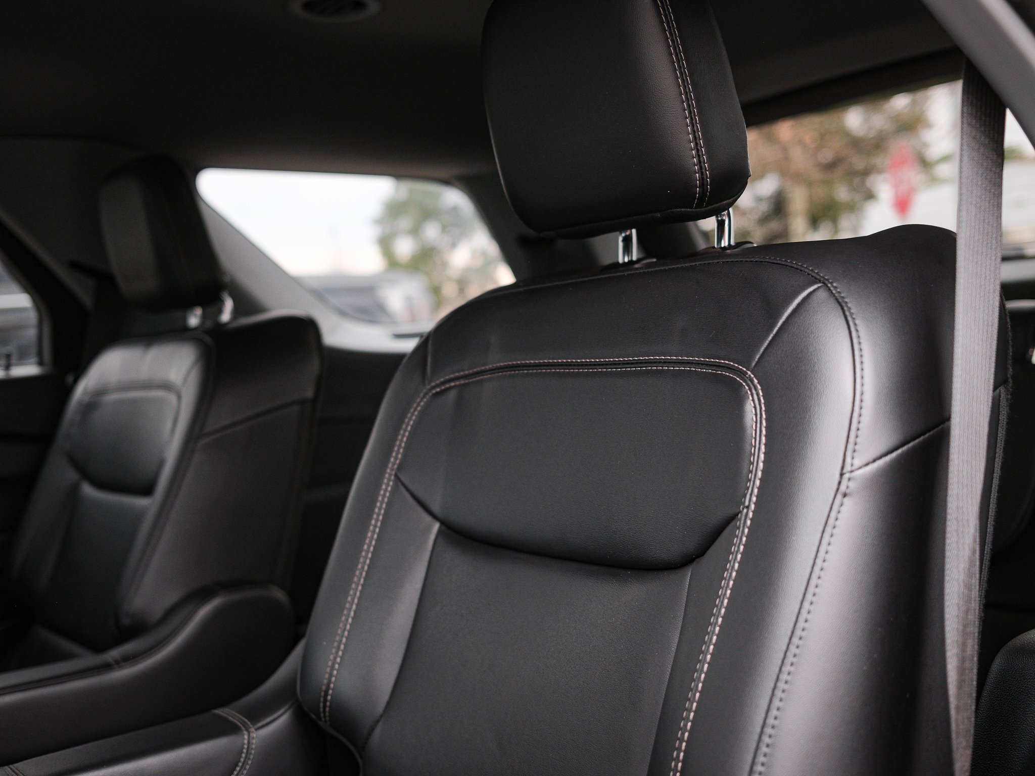 Used 2022 Ford Explorer XLT w/ Equipment Group 202A image 29