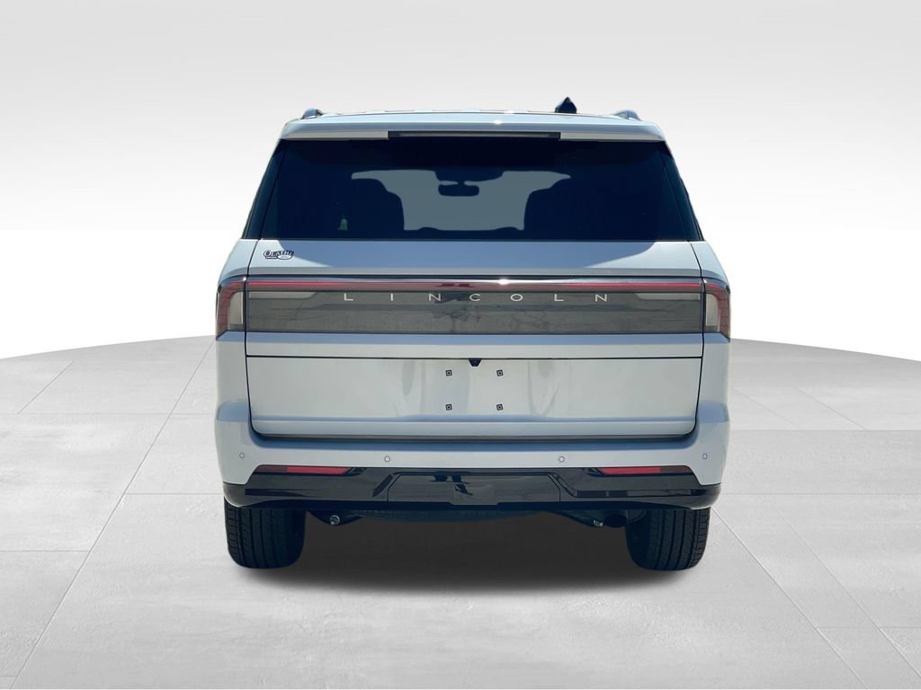 New 2026 Lincoln Navigator Reserve w/ Jet Appearance Package AWD/4WD image 4