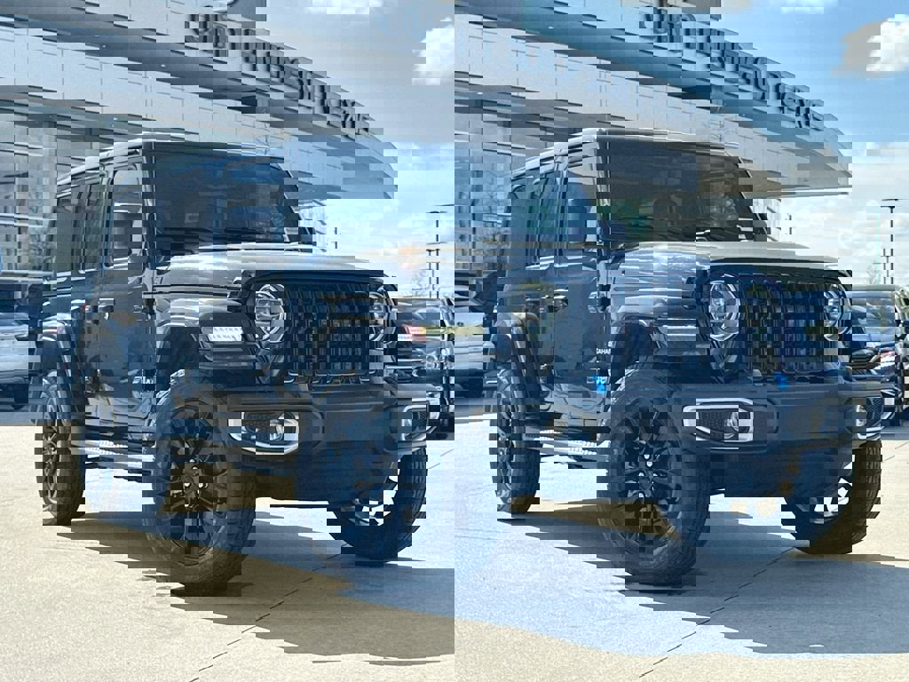 Used 2022 Jeep Wrangler Unlimited Sahara 4xe image 2