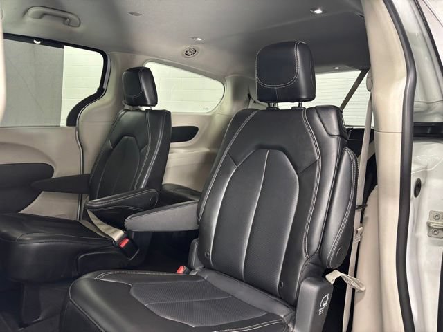 Used 2024 Chrysler Pacifica Touring-L FWD image 9