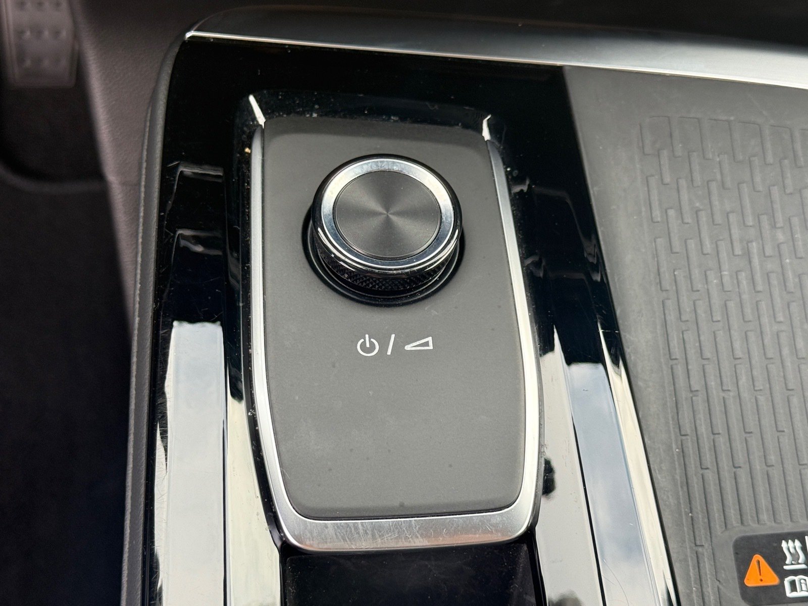 Used 2025 Buick Enclave Preferred FWD image 23