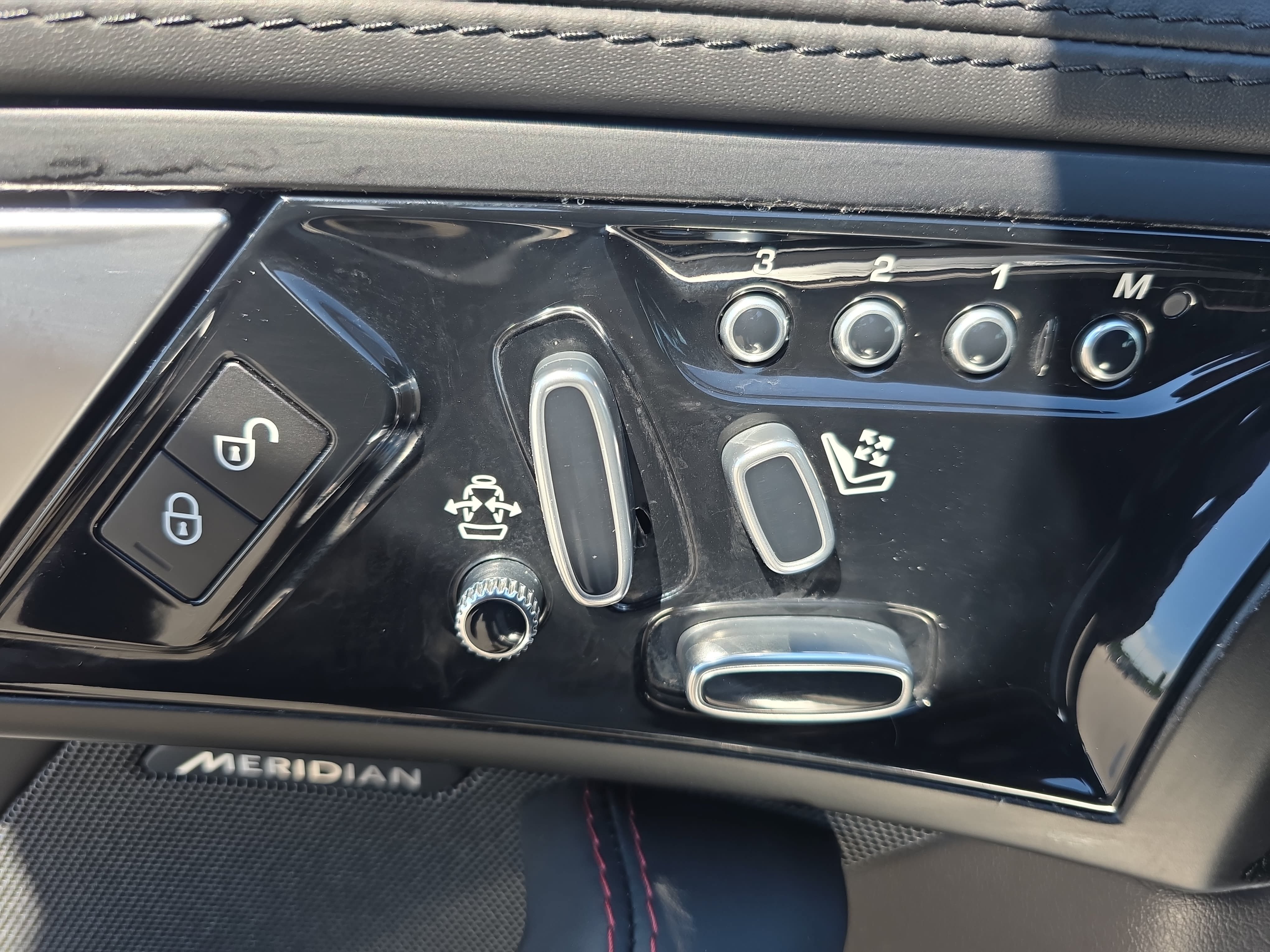 Used 2015 Jaguar F-TYPE S RWD image 27