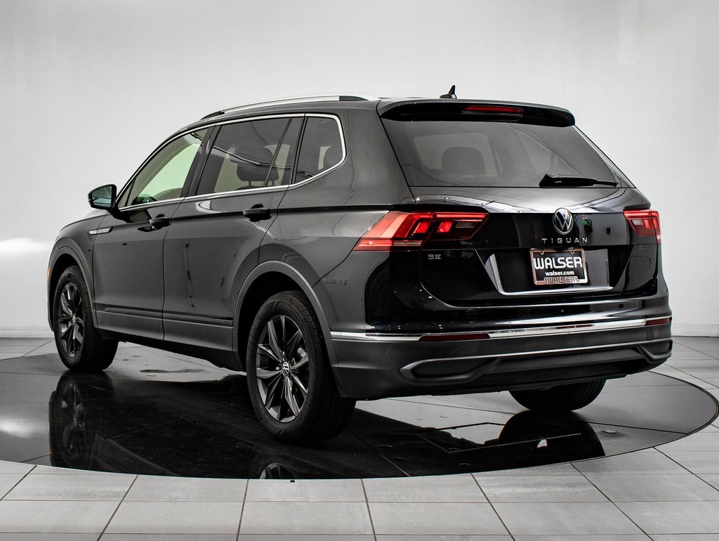 Used 2022 Volkswagen Tiguan SE w/ Panoramic Sunroof Package image 11