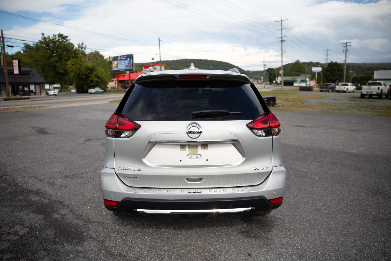 Used 2019 Nissan Rogue SV w/ Premium Package image 4