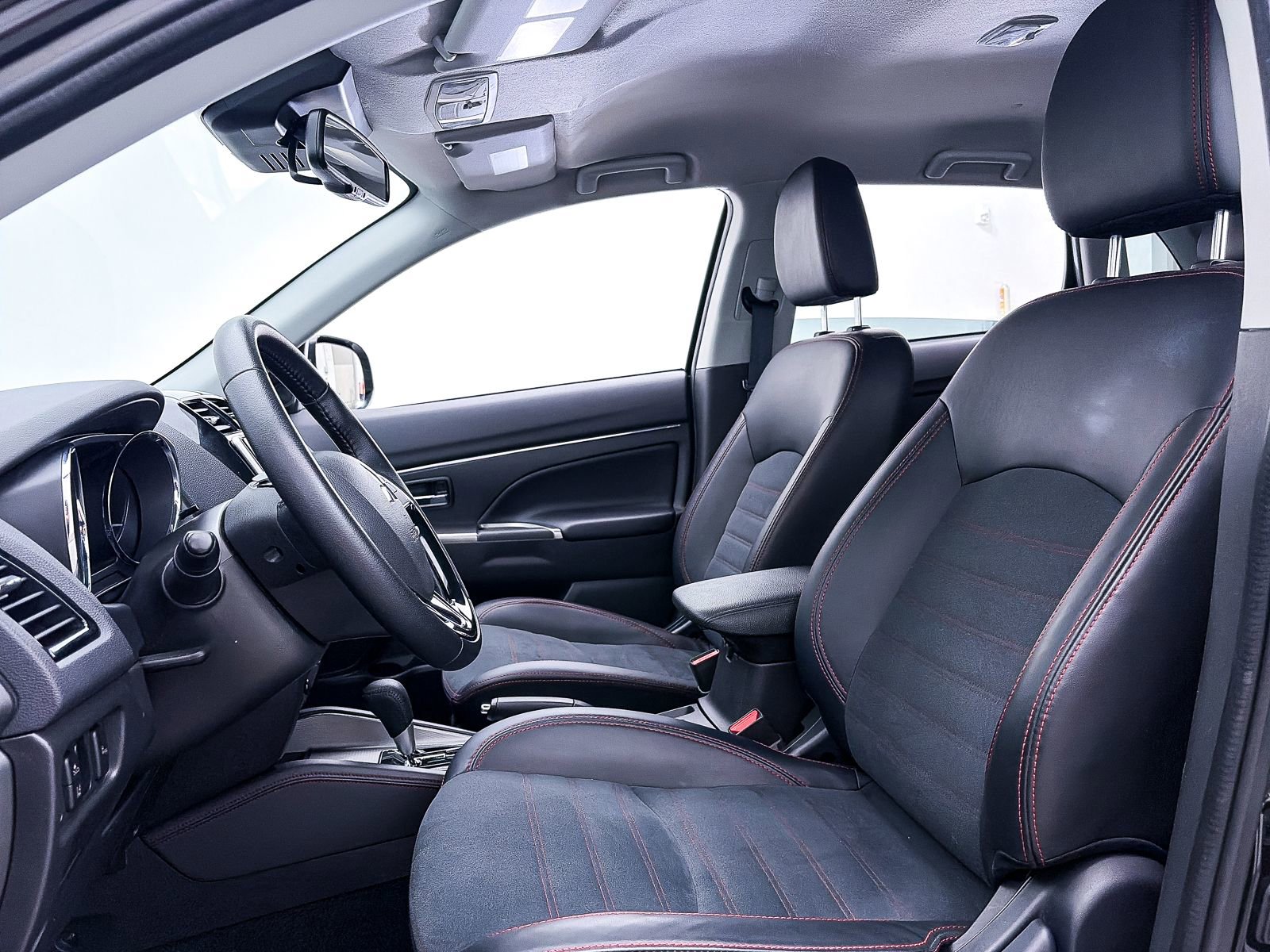 Used 2024 Mitsubishi Outlander Sport SE AWD/4WD image 16
