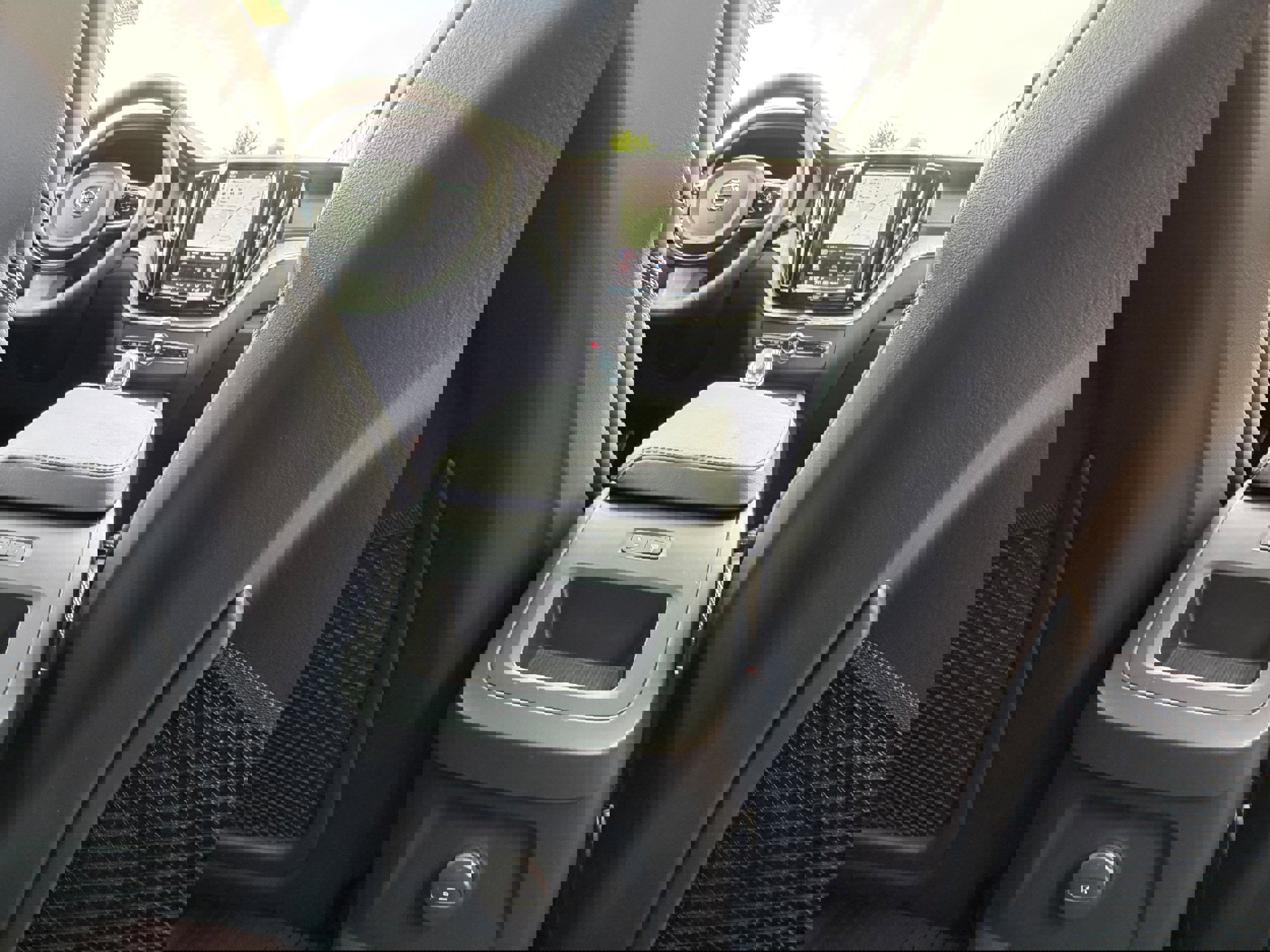 Certified 2025 Volvo XC60 T8 Ultra w/ Protection Package Premier image 14