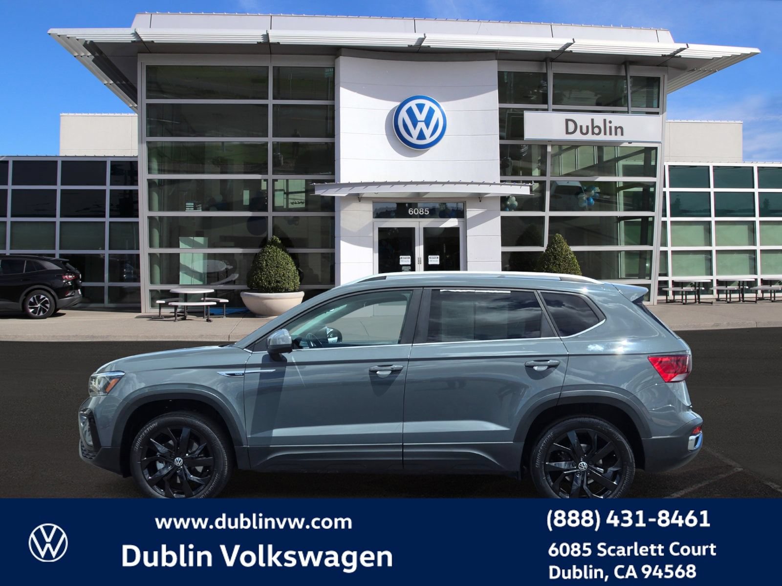 Used 2023 Volkswagen Taos SE w/ Black Wheel Package FWD image 7