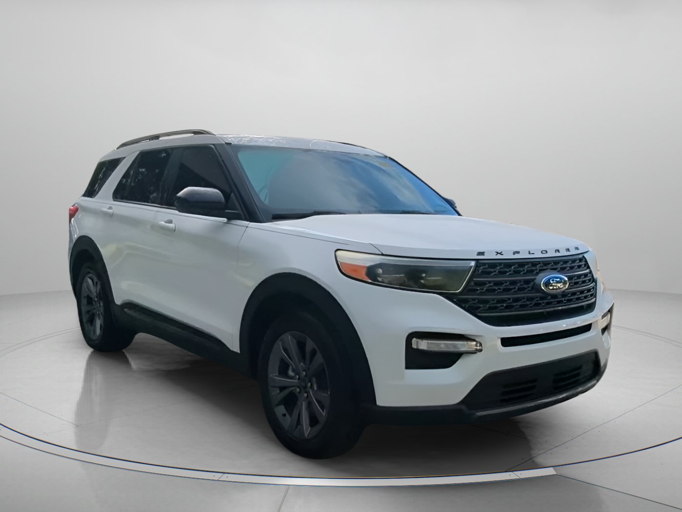 Certified 2022 Ford Explorer XLT w/ Equipment Group 202A RWD image 2