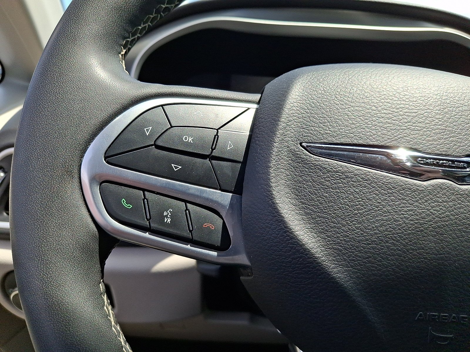 Used 2024 Chrysler Pacifica Touring-L FWD image 18