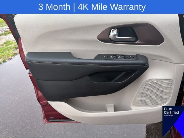 Used 2023 Chrysler Voyager LX FWD image 23
