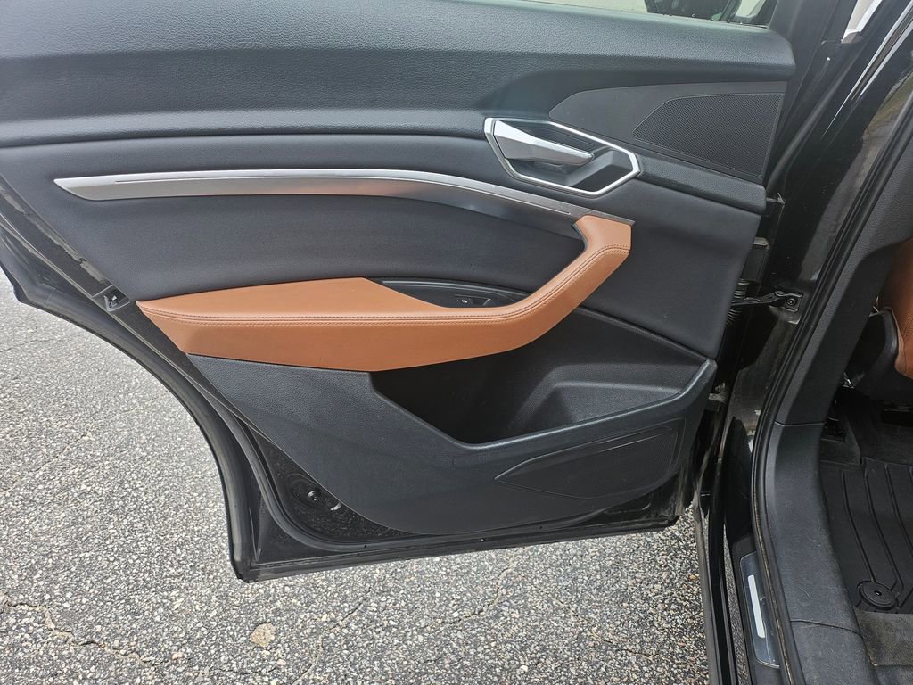 Used 2021 Audi e-tron Premium image 45